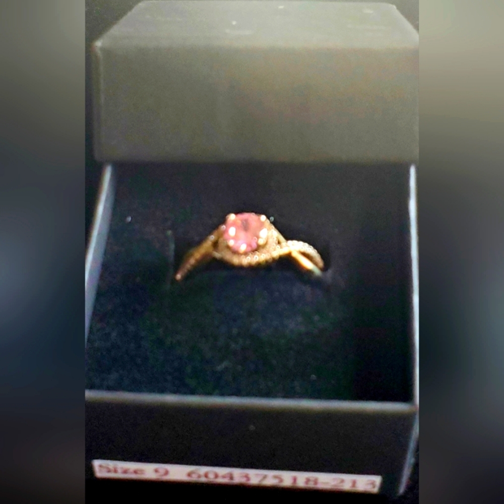 New  W.G.F.    ROUND PINK ZIRCON RING - Picture 3 of 3